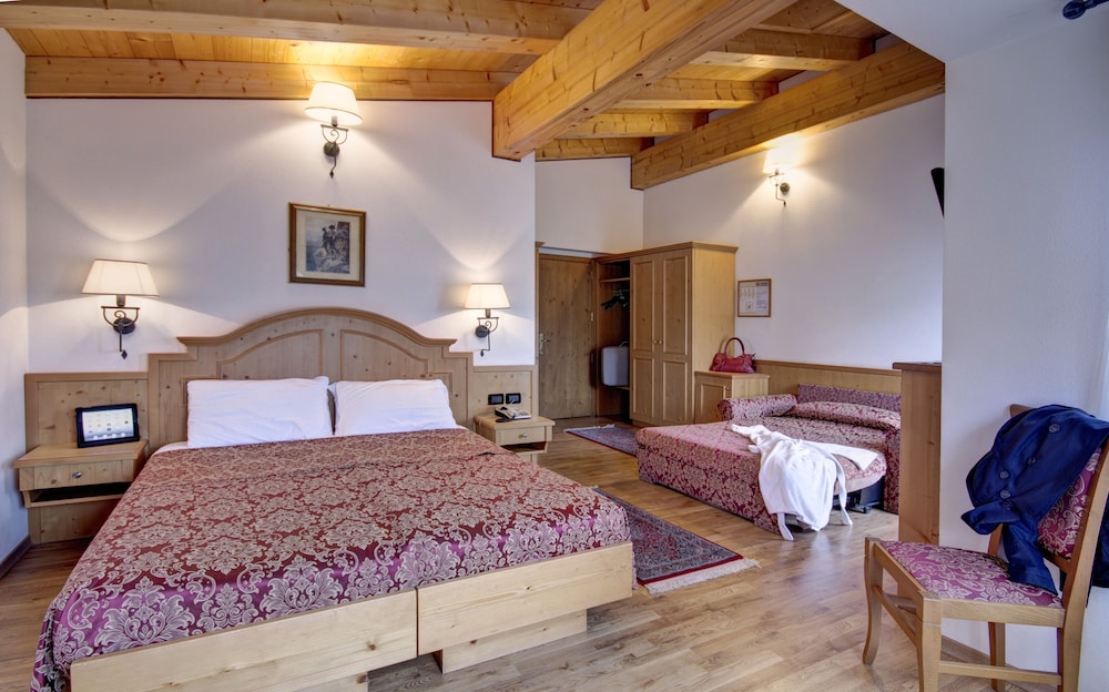 

Lamezia Terme - Cortina d'Ampezzo - Hotel Des Alpes