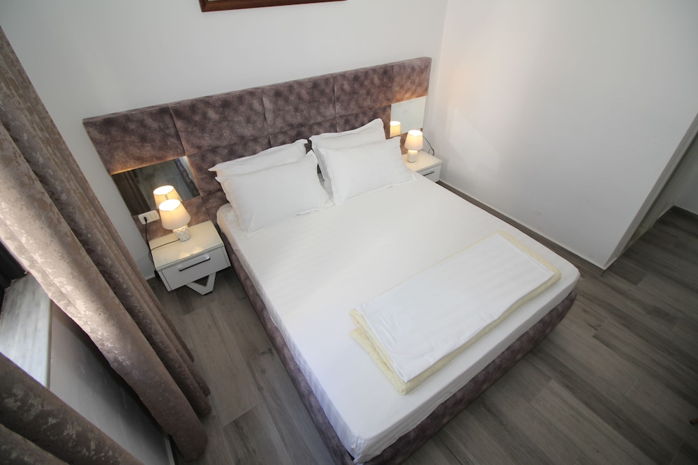 

Venezia - Sarandë - Julia Hotel
