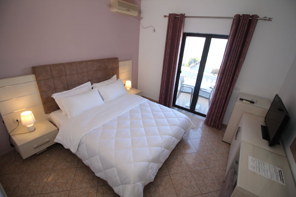 

Milano - Sarandë - Julia Hotel