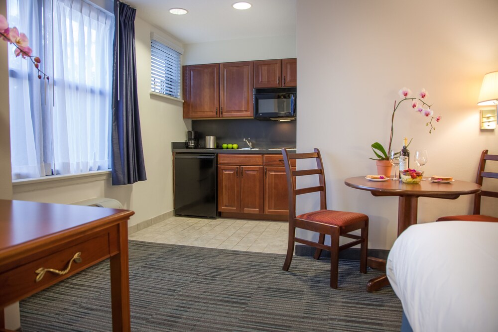 

Lamezia Terme - New Orleans - Federal City Inn & Suites