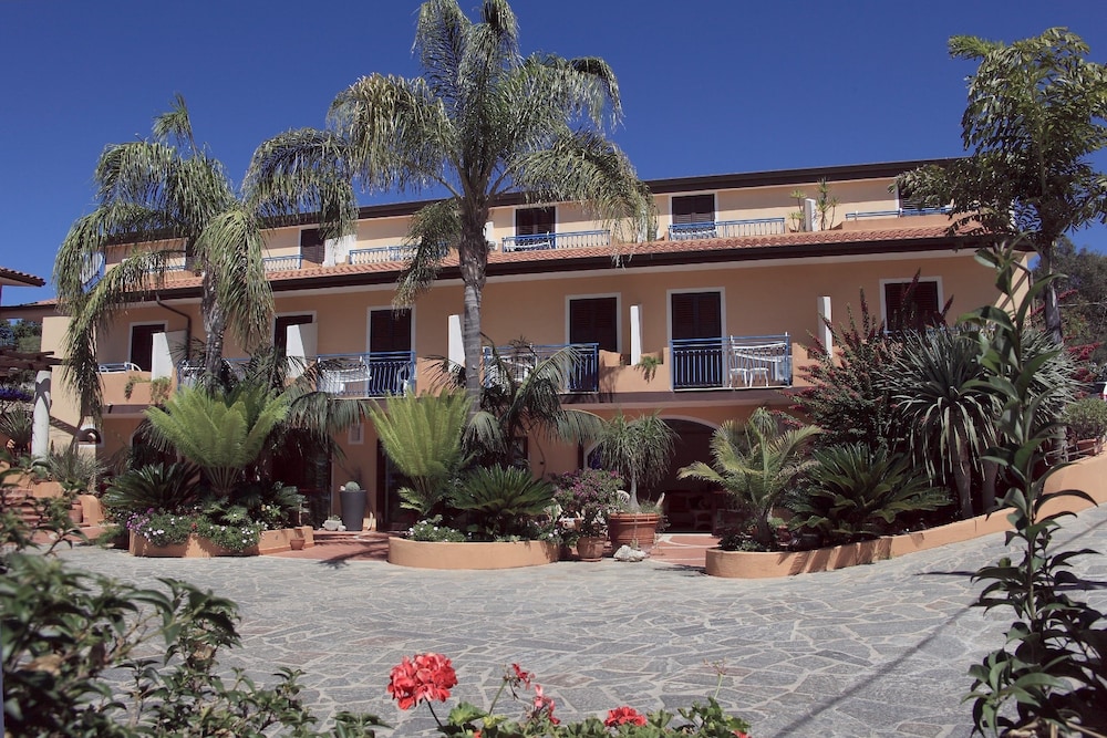 

Bari - Tropea - Hotel Grotticelle