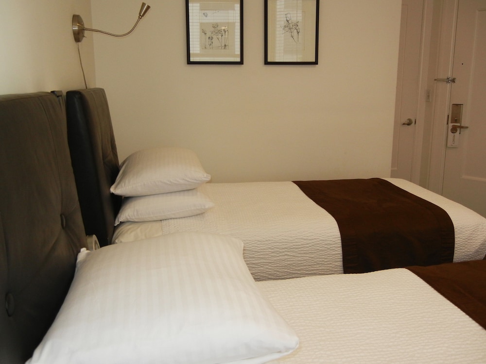 

Roma - Oakland (CA) - The Mosser Hotel