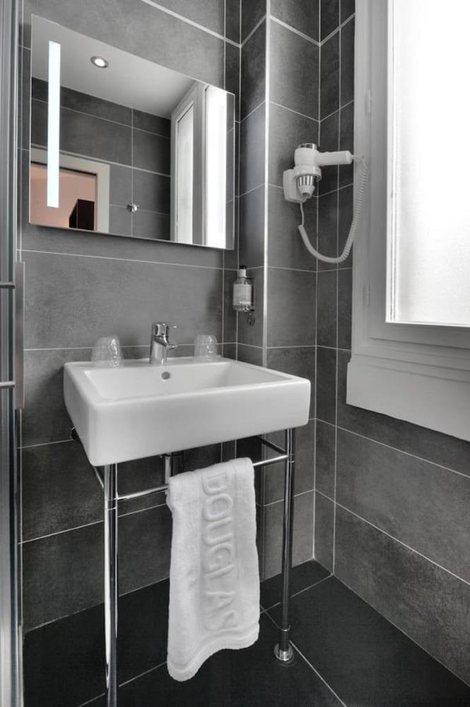 

Trieste - Courbevoie - Hotel Douglas