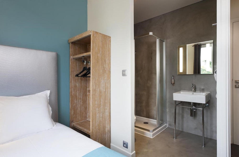 

Cagliari - Gennevilliers - Hotel Douglas
