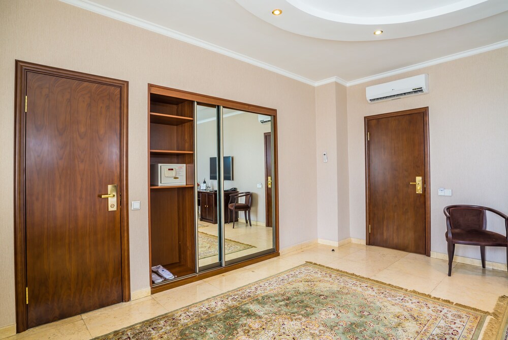 

Milano - Almaty - Royal Petrol Hotel