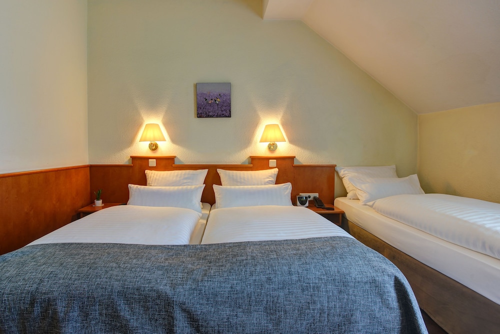 

Roma - Dusseldorf - Sure Hotel by Best Western Ambassador Duesseldorf