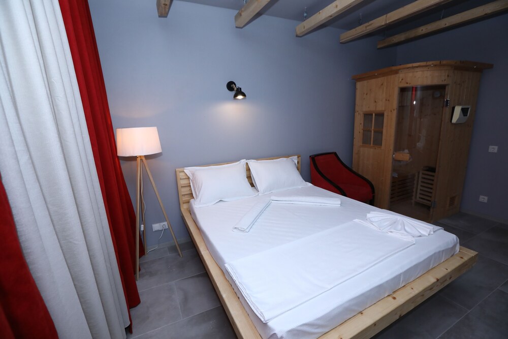 

Bologna - Pristina - Hotel Gloria
