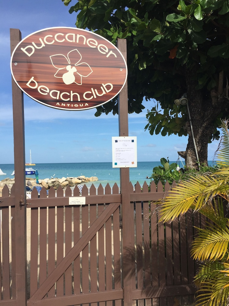 

Roma - St. John's - Buccaneer Beach Club