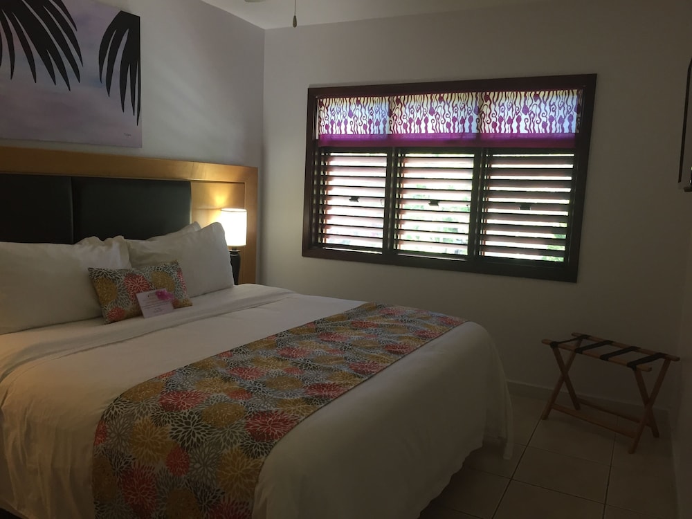 

Venezia - St. John's - Buccaneer Beach Club