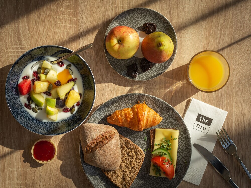 

Milano - Neuss - Holiday Inn - the niu, TAB DUSSELDORF MAIN STATION