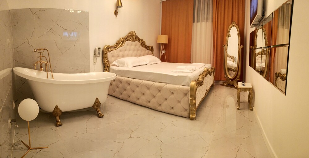 

Napoli - Pristina - Hotel Gloria