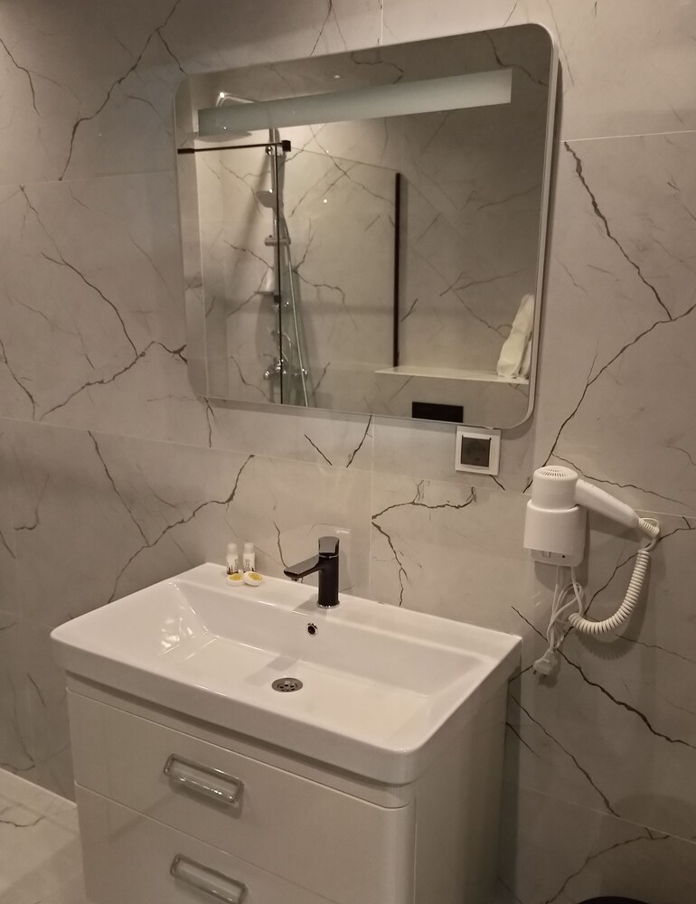 

Milano - Pristina - Hotel Gloria