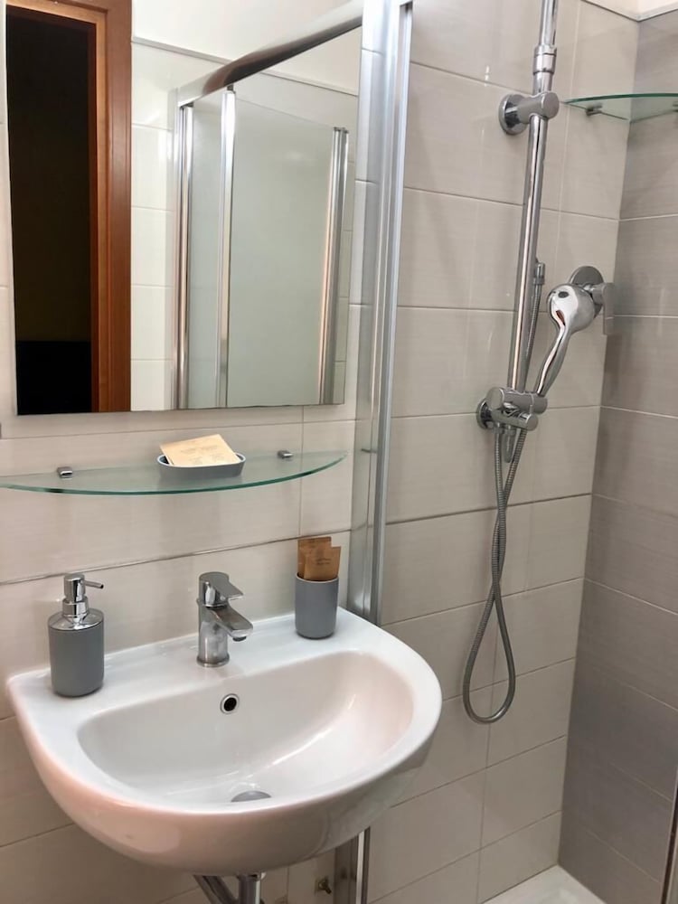 

Milano - Matera - Il Piccolo Albergo Matera