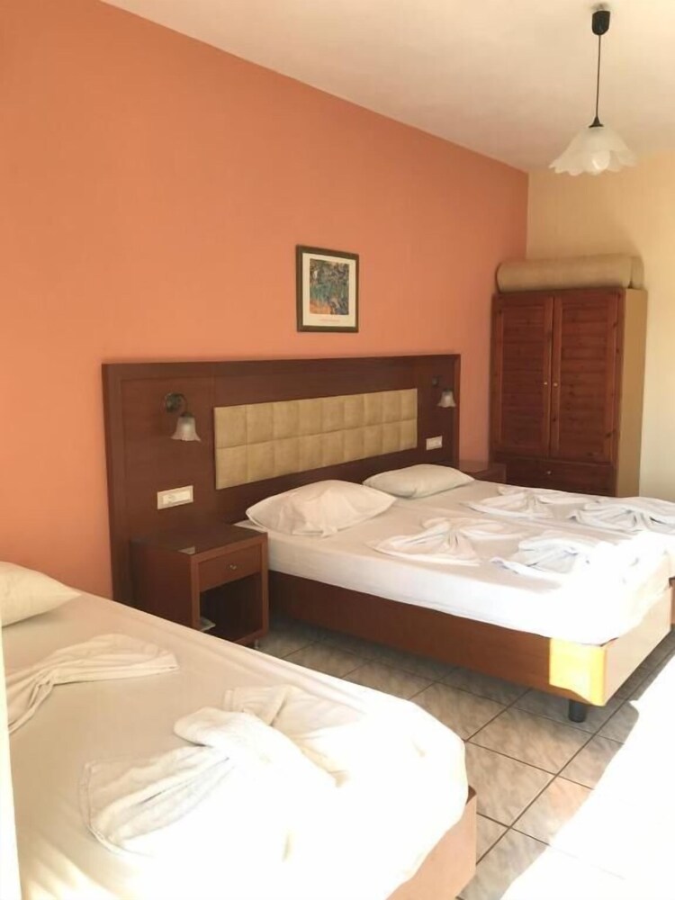 

Milano - Agios Kirikos - Village Inn Studios & Family Apartments