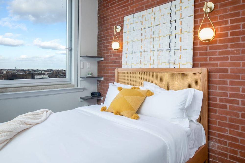 

Brindisi - Flushing - The Modernist Hotel