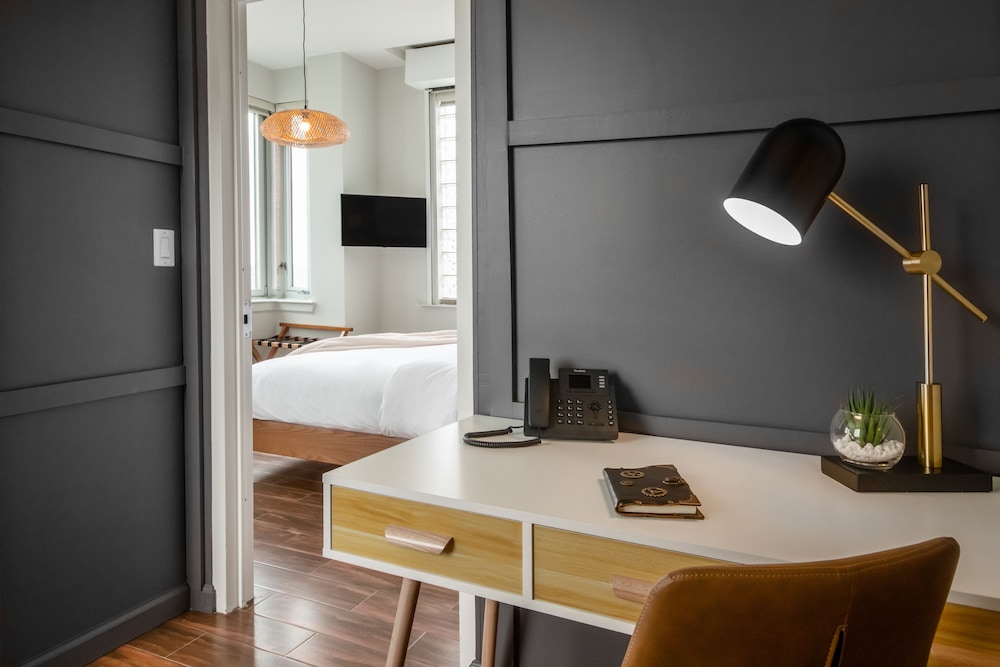 

Catania - New York - Aeroporto La Guardia - The Modernist Hotel