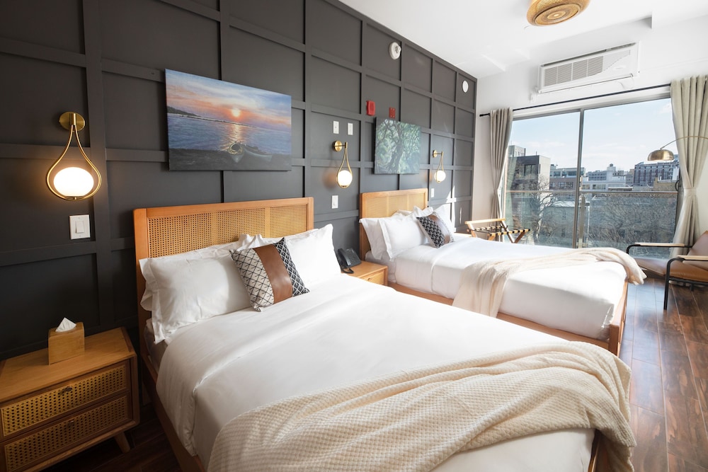 

Milano - Flushing - The Modernist Hotel