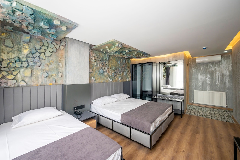 

Lamezia Terme - Istanbul, New Airport - Continental Airport Hotel