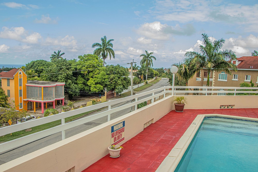 

Roma - Montego Bay - THE WHYTE HOUSE