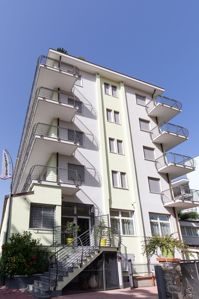

Napoli - Alassio - Residence San Francisco