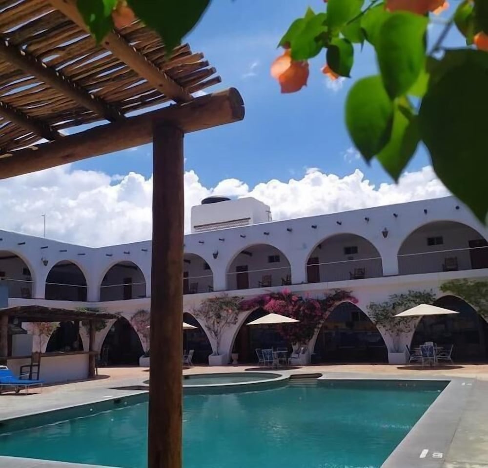 

Milano - La Paz - Hacienda Bugambilias