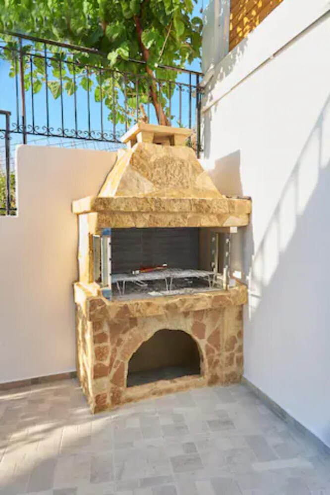 

Firenze - Dhrámia - Best Family Friendly Villa Near Lake Kournas