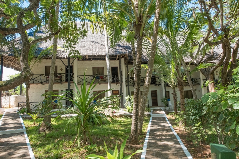 

Bari - Kilifi - Baobab Sea Lodge