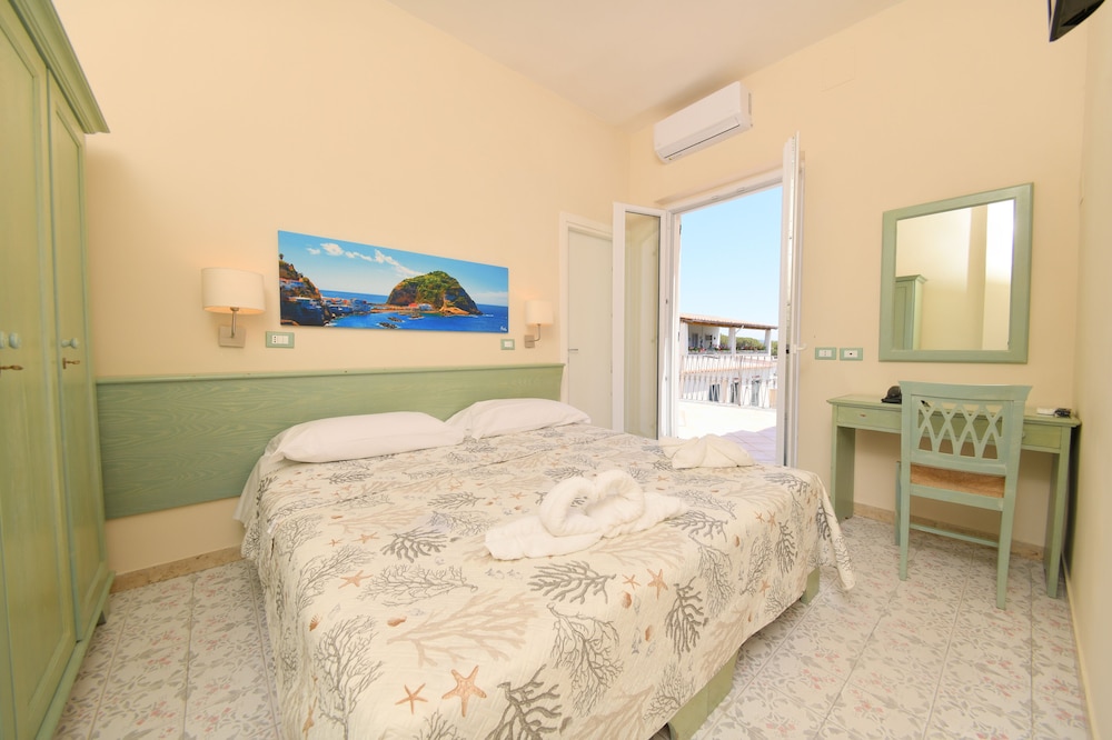 

Milano - Sant'Angelo D'Ischia - Albergo Atlantic