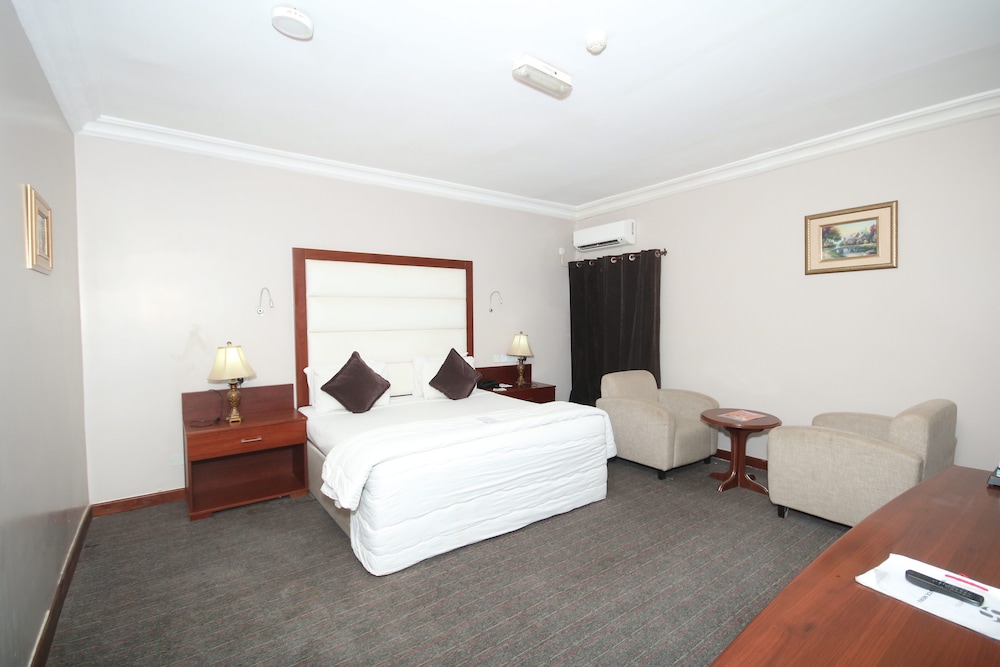 

Napoli - Abuja - Denis Hotel