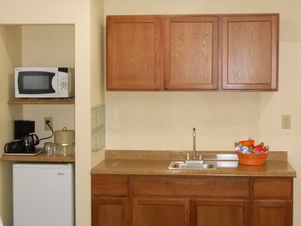 

Bari - Fullerton (CA) - Best Inn & Suites