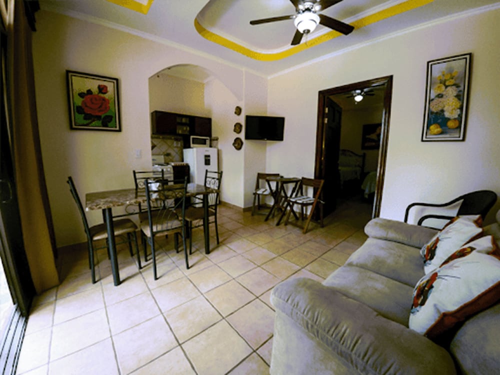 

Bari - Playa Conchal - Casas del Toro Playa Flamingo