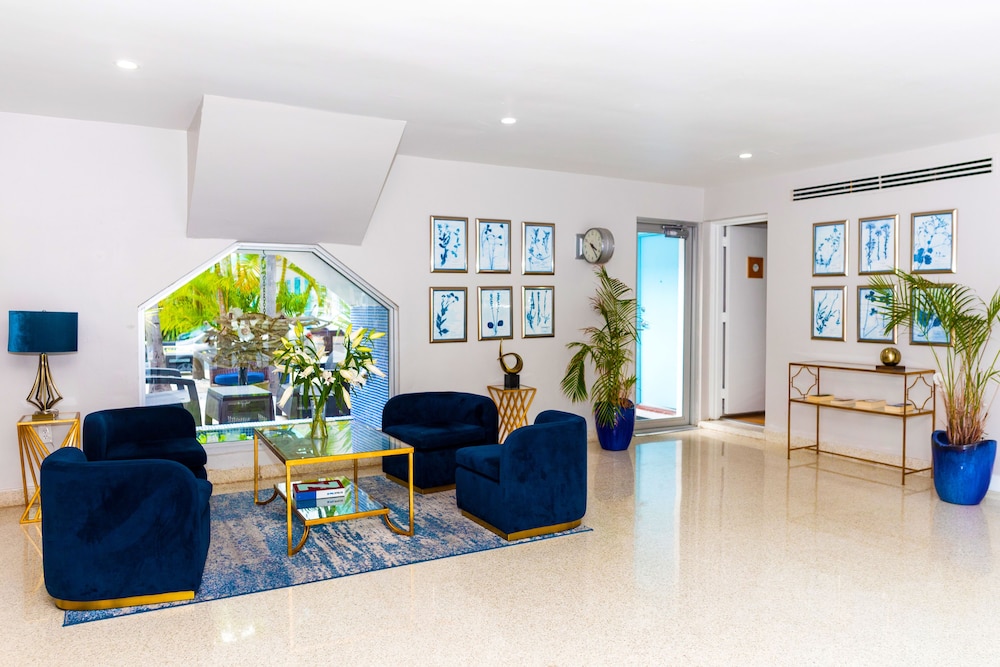 

Genova - Miami (FL) - Aqua Hotel & Suites