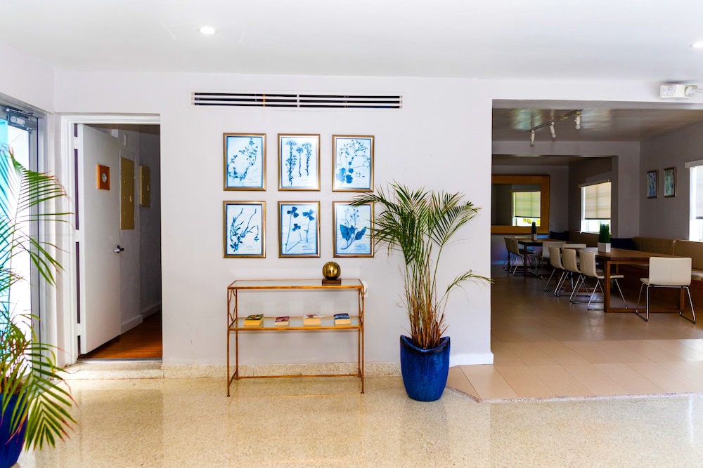 

Roma - Miami Beach (FL) - Aqua Hotel & Suites