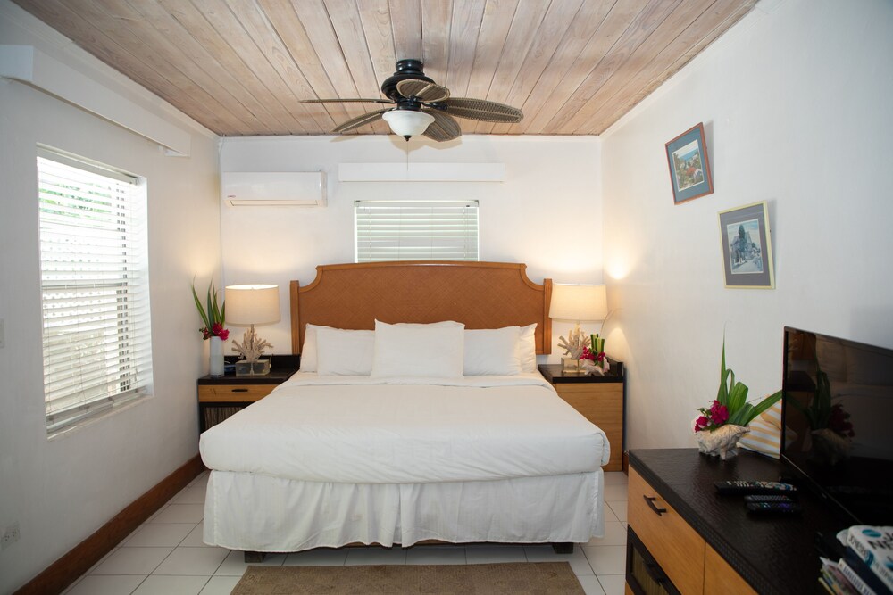 

Venezia - Harbour Island - Tingum Village Hotel