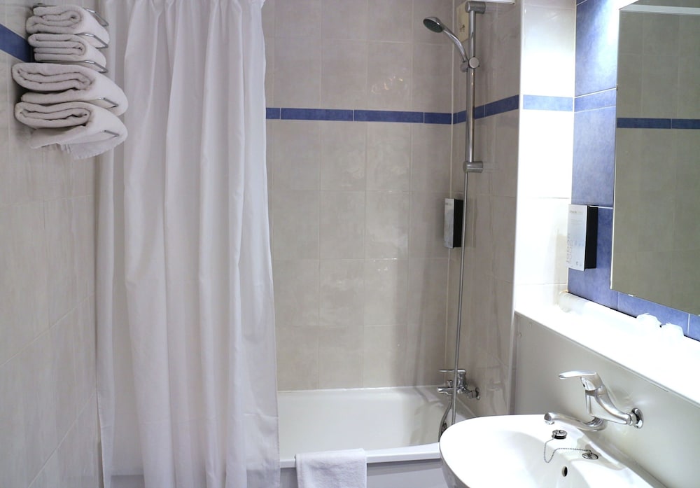 

Bari - Cerdanyola del Valles - Travelodge Barcelona del Vallès