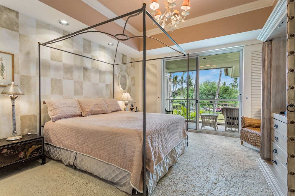 

Bari - Waikoloa - The Islands at Mauna Lani - CoralTree Residence Collection