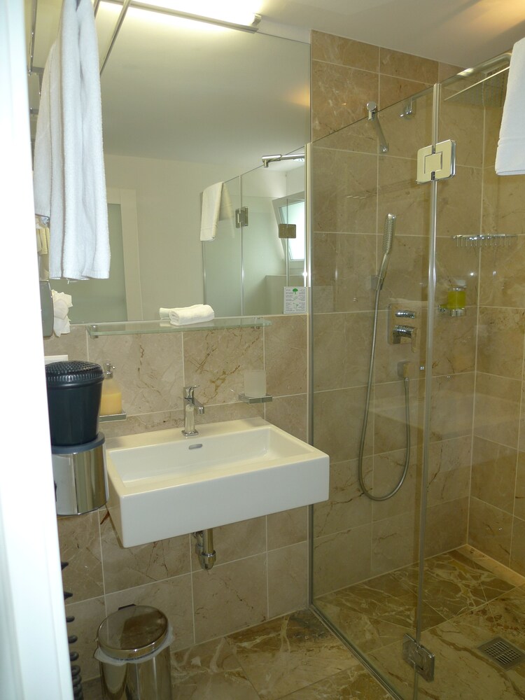 

Bologna - Kriens - Businesshotel Lux