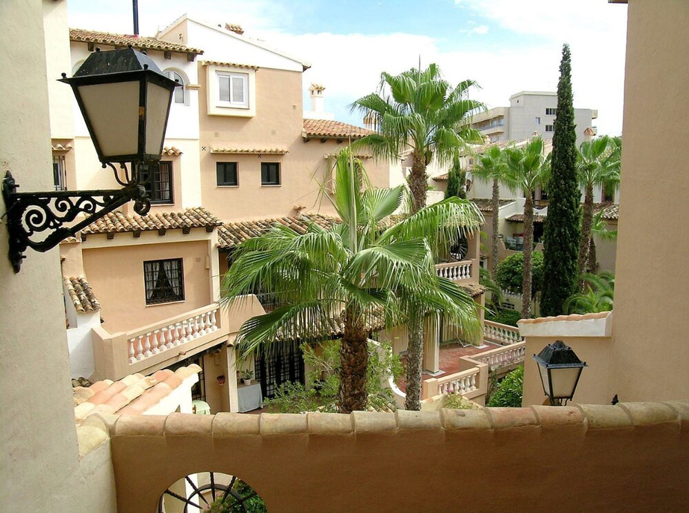 

Bari - Torrevieja - Ona Aldea del Mar
