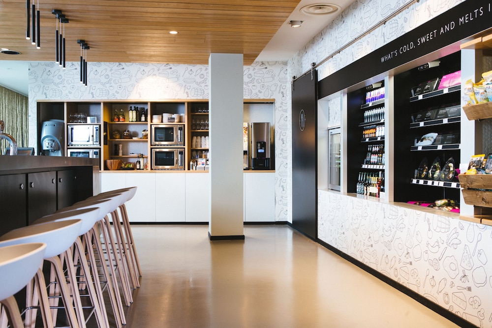 

Bari - Erding - Moxy Munich Airport