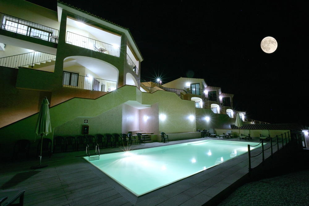 

Bologna - San Teodoro - Hotel Castello Budoni