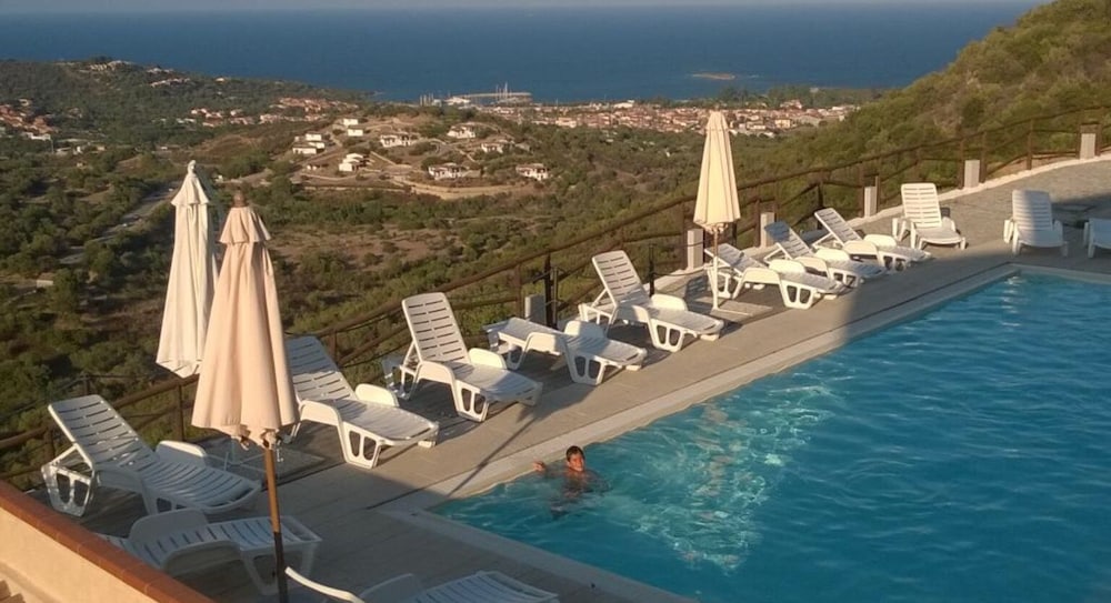 

Bari - San Teodoro - Hotel Castello Budoni