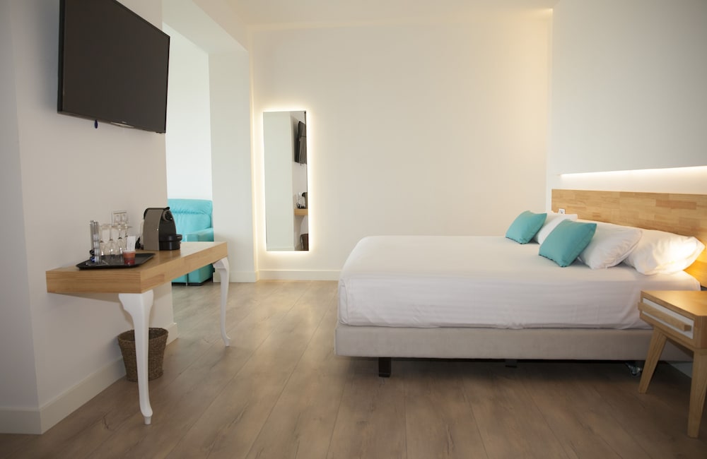 

Milano - Calafell - Hotel Brisamar Suites