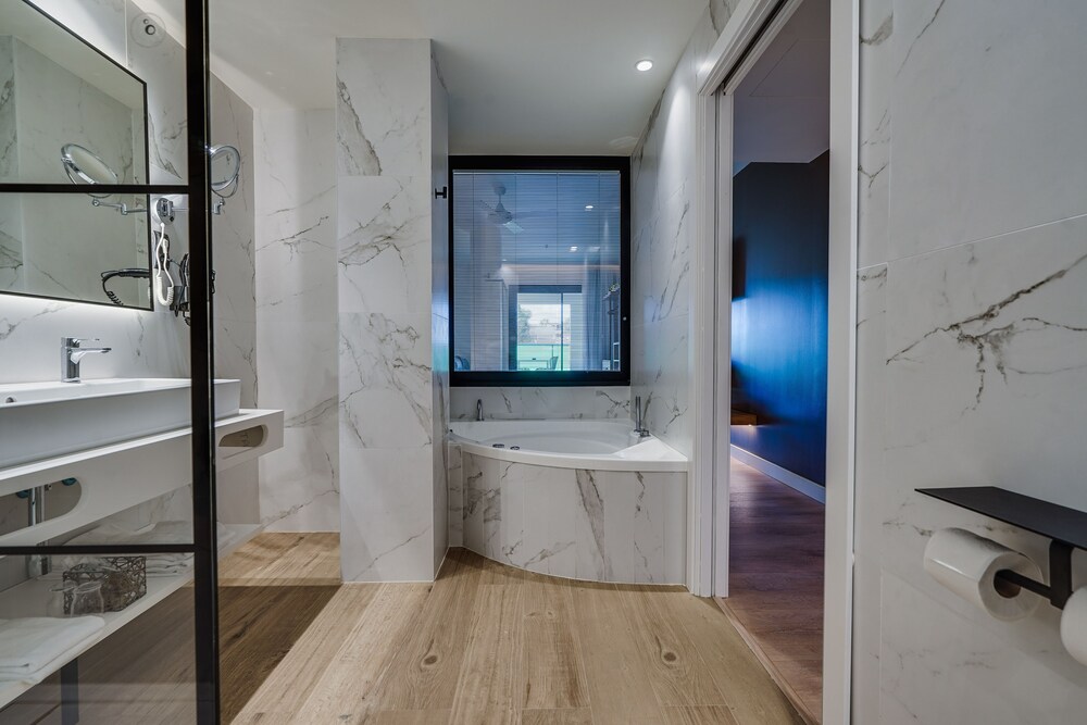 

Napoli - Calafell - Hotel Brisamar Suites