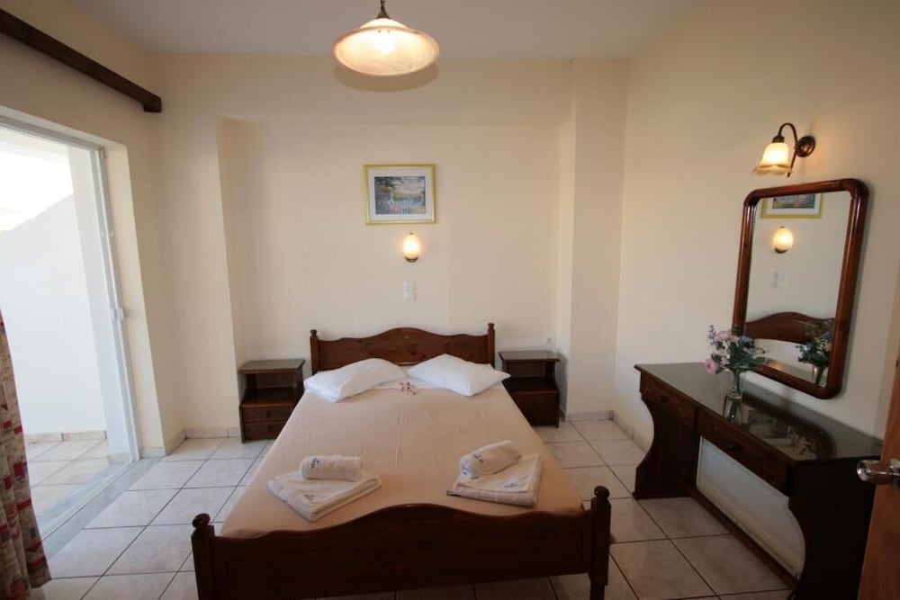 

Verona - Laganas - Village Inn Studios & Family Apartments