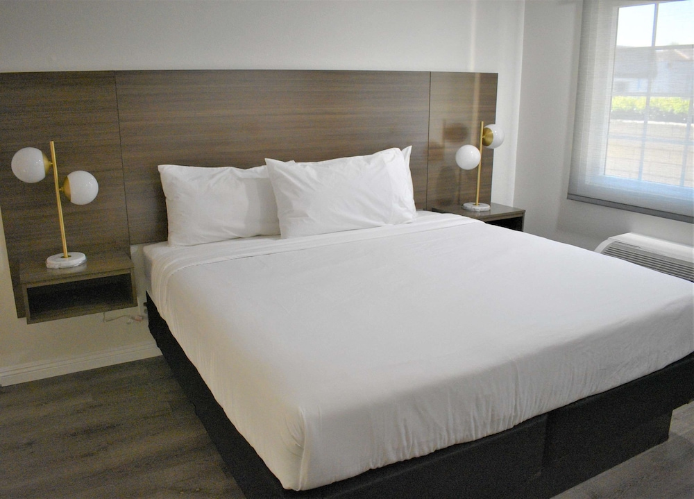 

Catania - Anaheim (CA) - Signature Anaheim Maingate