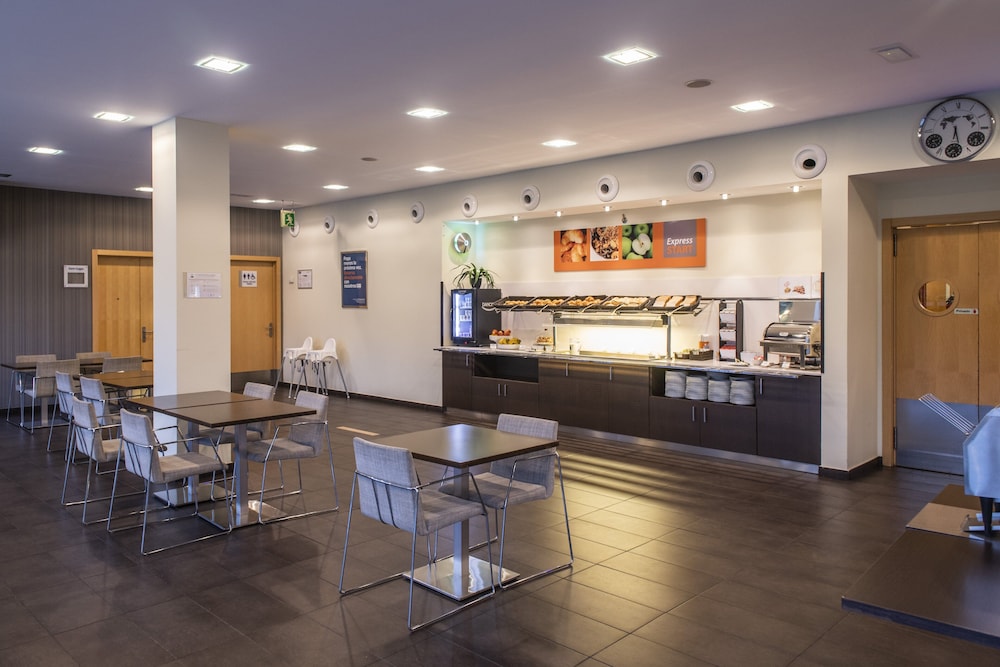 

Milano - Barbera Del Valles - Holiday Inn Express Barcelona - Sant Cugat