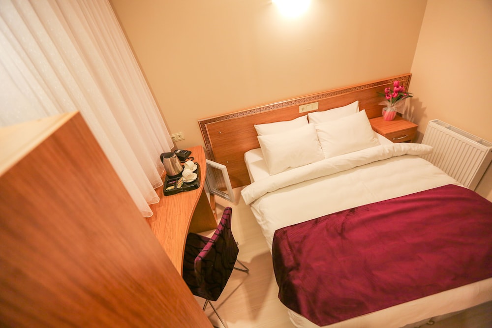 

Milano - Istanbul - Grand İstanbul Airport Hotel