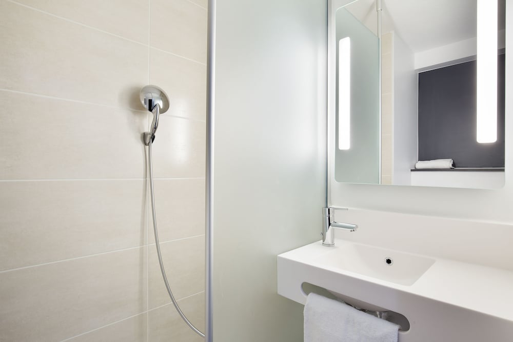 

Torino - Paris Orly - B&B HOTEL Paris Sud Chatenay Malabry
