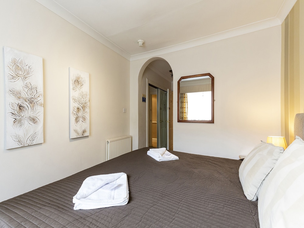 

Venezia - Leith - Arden Guest House, Craigmillar Castle Edinburgh