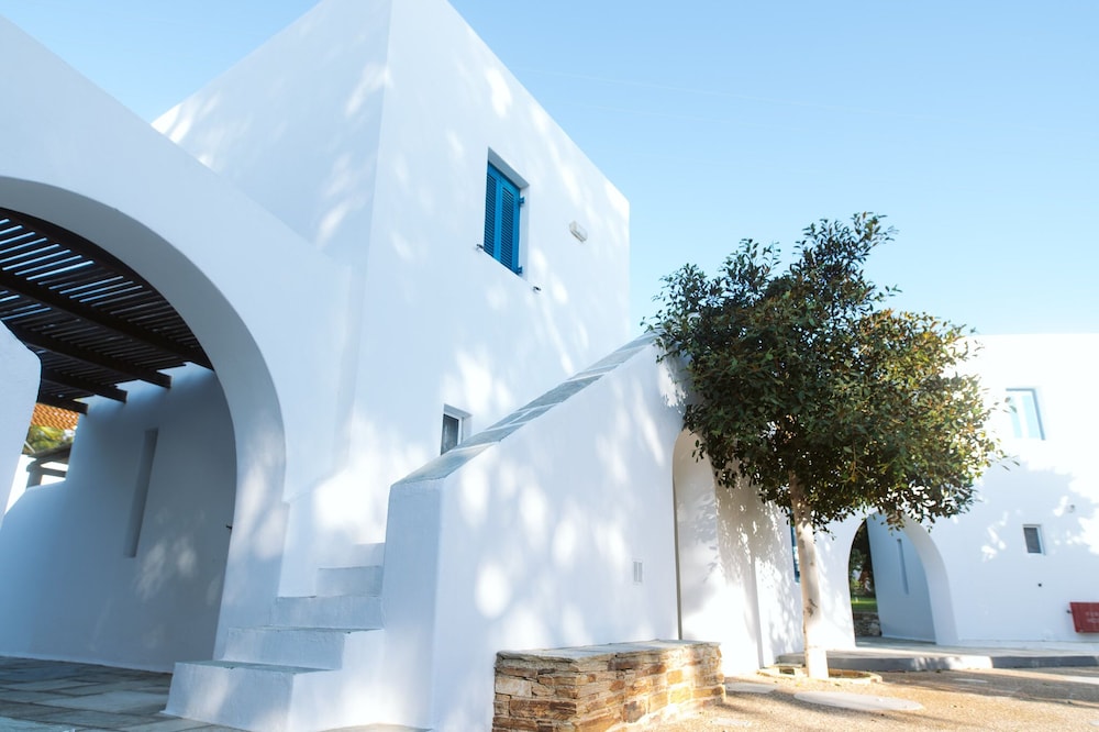 

Napoli - Manganari - Far Out Village Hotel